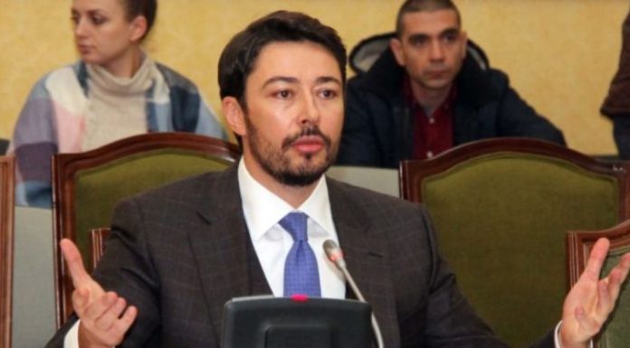 Djali i ish-kryeministrit Sali Berisha thirret në prokurori të Tiranës