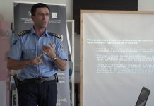 POLICIA E KOSOVËS MBAN LIGJËRATA VETËDIJESUESE ME NXËNËSIT