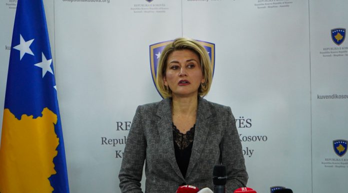 KUSARI-LILA: DEPUTETËT DO TË VAKSINOHEN SIPAS MOSHËS