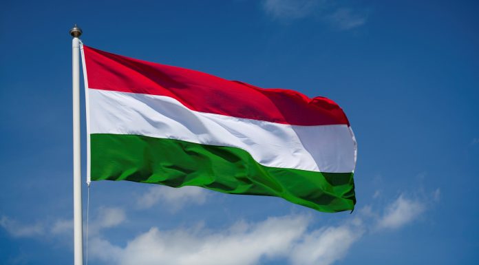 Hungaria iu thotë lamtumirë maskave