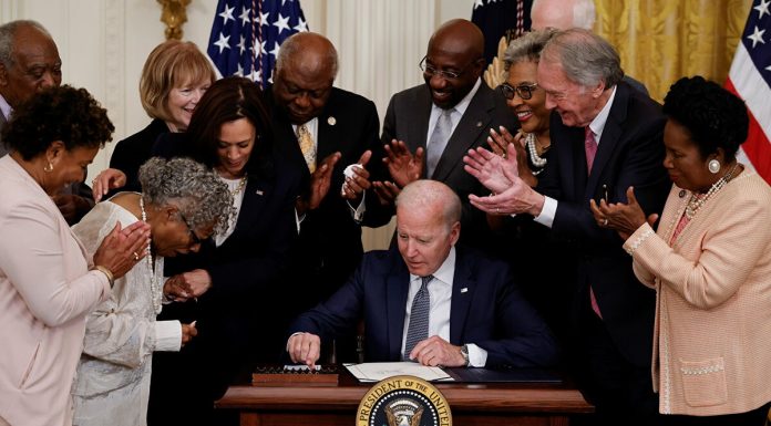 Biden firmos si festë zyrtare ditën që përkujton fundin e skllavërisë