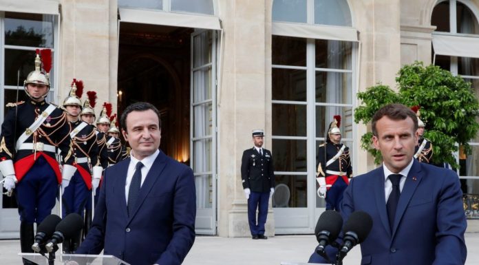Kryeministri Kurti tregon dhuratën e veçantë që ia dhuroi presidenti francez