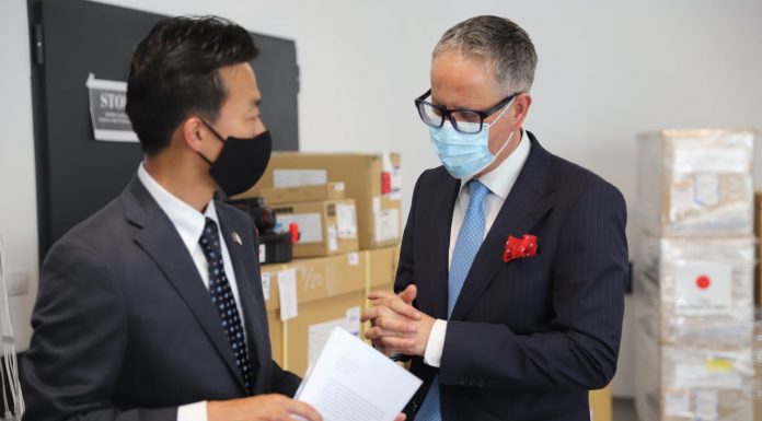 JAPONIA NDIHMON SHSKUK ME PAJISJE MJEKËSORE