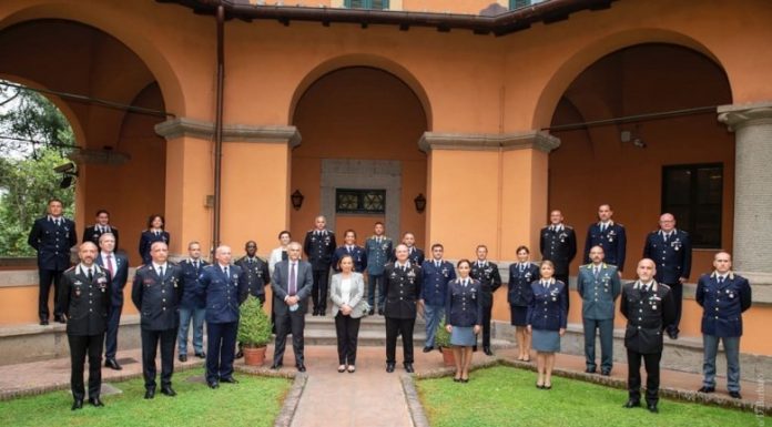 DIPLOMON OFICERI I PARË KOSOVAR PËR SIGURI DHE KOORDINIM TË INTERFORCAVE