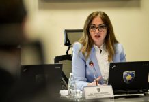 NAGAVCI URON MATURANTËT PËR TESTIN E MATURËS