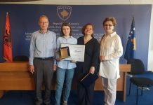 Nxënësja nga gjimnazi “Gjon Buzuku” zë vendin e parë në nivel në garën “Shkencëtari i Ri”