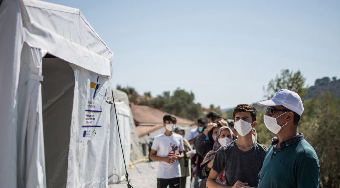 Greqia do të fillojë me vaksinimin e migrantëve