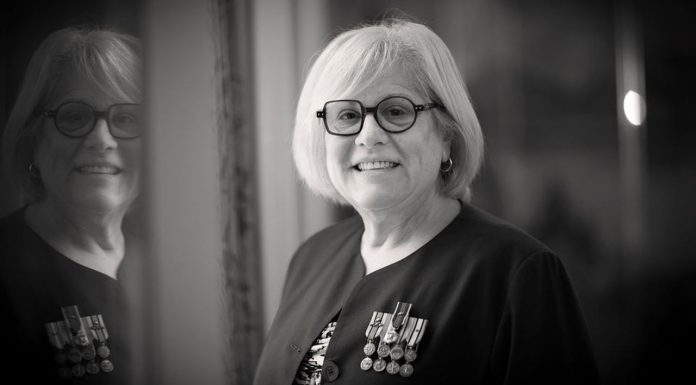 Ish-ushtarja amerikane, Berkowitz dhuron 5 mijë dollarë për Universitetin e Prishtinës