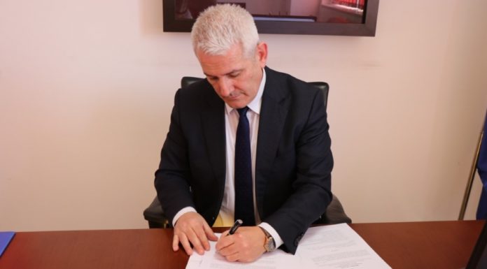 SVEÇLA NËNSHKRUAN MARRËVESHJEN E POLICËS KUFITARE PËR BASHKATDHETARËT