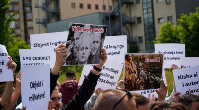 Studentët kërkojnë që kisha në kampusin e UP të shndërrohet në muze: Aty të pasqyrohet gjenocidi serb