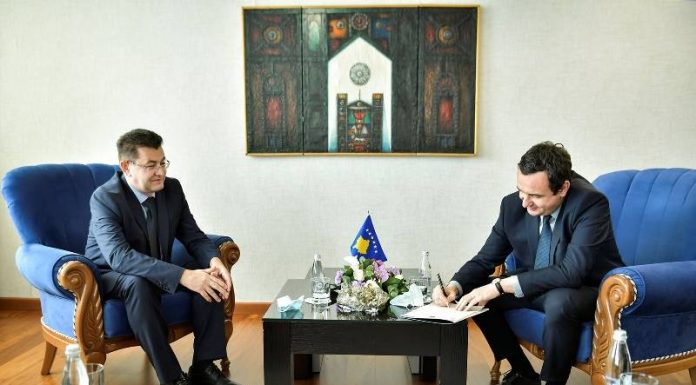 60 SHKOLLA TË MESME NË KOSOVË BËHEN ME QENDRA KREATIVE