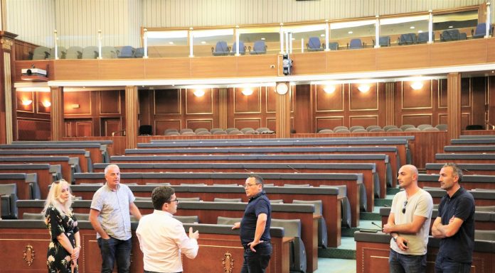 BASHKATDHETARËT VIZITOJNË KUVENDIN E KOSOVËS