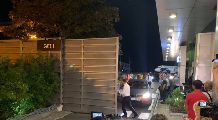 DISA NGA TË MBIJETUARIT E AKSIDENTIT TRAGJIK BASHKOHEN ME FAMILJARËT