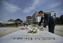 KURTI NDERON DEMAÇIN NË TREVJETORIN E VDEKJES