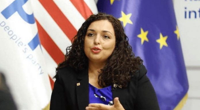 Osmani e uron Macronin në gjuhën frënge për Ditën Kombëtare