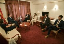 KURTI TAKON PËRFAQËSUESIT E LARTË TË SHBA-SË, REEKER DHE PALMER