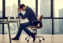 Ushqime që ndihmojnë kundër bllokimit të trurit në punë