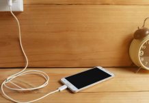 PSE NUK DUHET TA LINI KARIKUESIN NË PRIZË KUR NUK PO E PËRDORNI