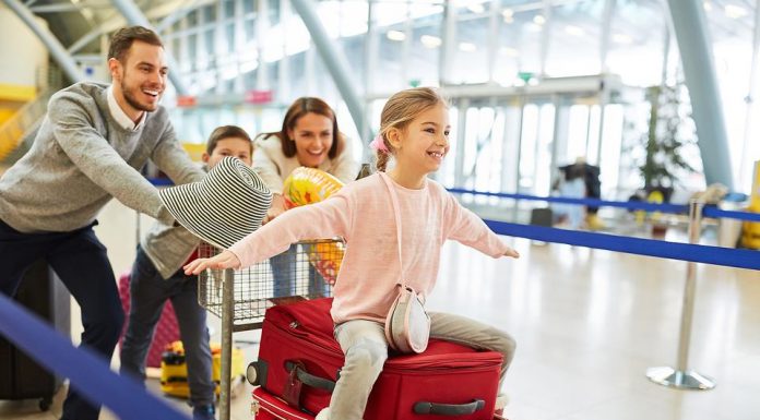 Këshilla se si të keni një udhëtim sa më të lehtë me femijë të vegjel