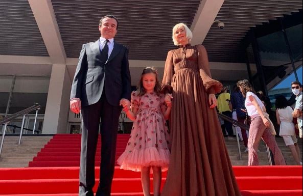 Matoshi: Deshëm t’ia bënim dhuratë fustanin vajzës së Kurtit, por s’e pranuan