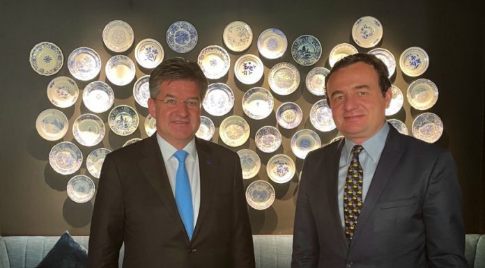 Lajçak ka mbajtur takime të ndara me Kurtin dhe Vuçiqin