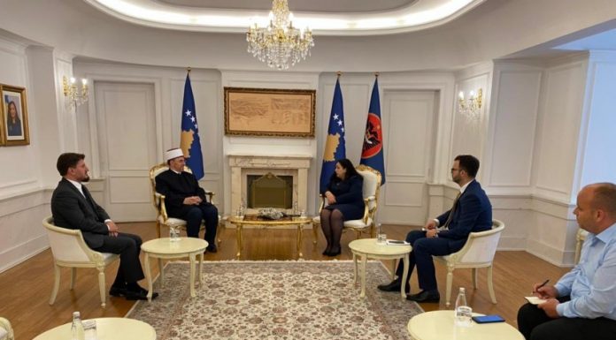 Takohen Vjosa Osmani me Myftiun Tërnava