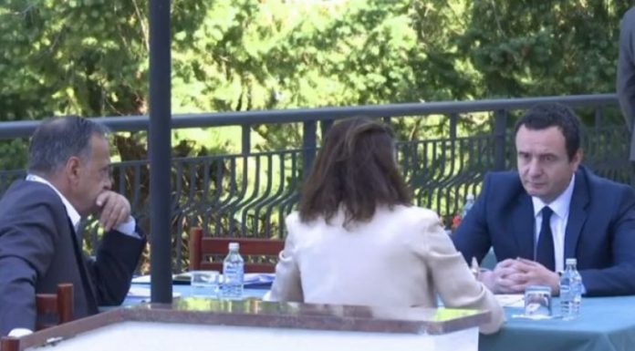 Kryeministri Albin Kurti arrin në Forumin e Prespës