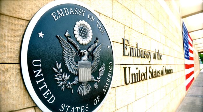 AMBASADA AMERIKANE: VIKTIMAT E DHUNËS SEKSUALE MERITOJNË DREJTËSI