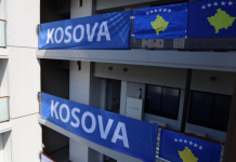 FSHATI OLIMPIK NË TOKIO STOLISET ME FLAMUJ TË KOSOVËS