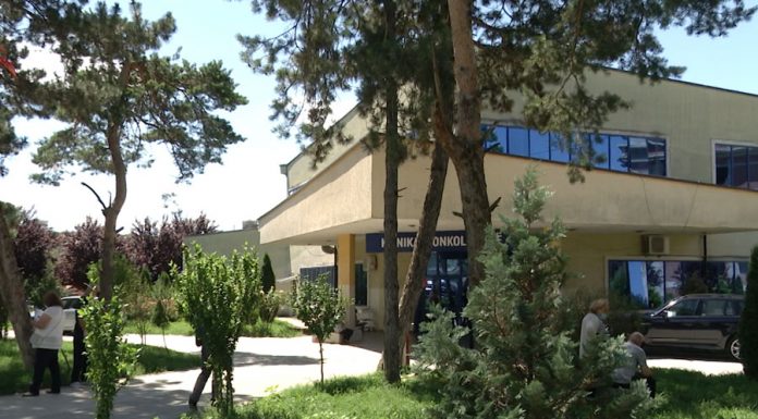 Onkologjia bëhet me aparat të ri për rrezatim, pacientët me kancer marrin shërbimet falas