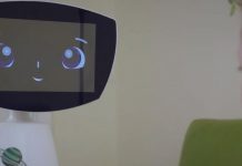 Roboti qetëson fëmijët gjatë vizitave tek doktori dhe dentisti