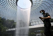 Singapori, si përpjekje për t’i kthyer njerëzit në normalitet, bëhet vendi i parë në botë, që ndaloi numërimin e rasteve të infektuara me koronavirus