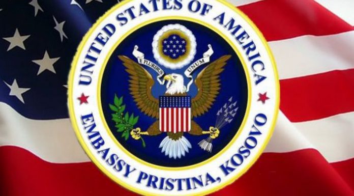 Ambasada e SHBA-së: Derisa s’ndalet dhuna ndaj grave, s’do të ketë barabarësi