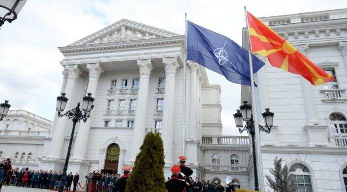 Mehaj pritet me nderime ushtarake nga Ministrja e Mbrojtjes së Republikës së Maqedonisë së Veriut