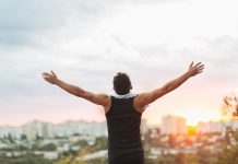 Si të qëndroni pozitiv pavarësisht dhimbjeve kronike?