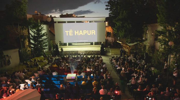 Mbrëmë nisi Dokufesti, morri pjesë edhe Kurti me disa ministra