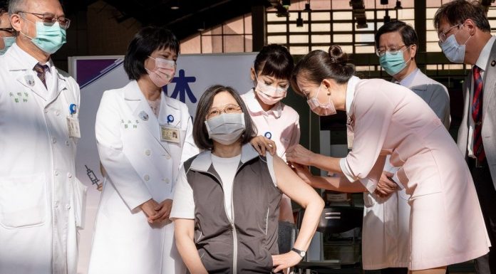 Tajvani ka prodhuar vaksinën vendore kundër Covid-it, presidentja e merr atë