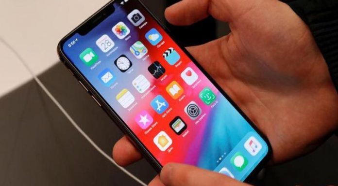 iPhone mbijeton rënies mbi 3,300 metra nga aeroplani