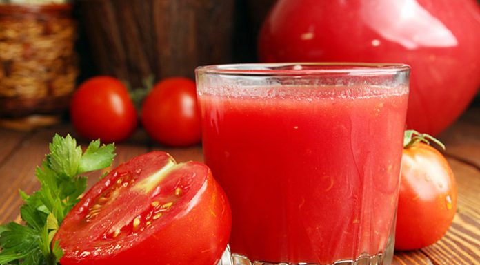 Përfitimet e konsumimit të një gote me lëng domate në ditë