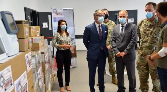 QKUK-ja pranon donacionin me pajisje mjekësore nga ambasada amerikane