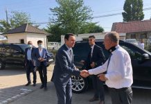 KRYEMINISTRI KURTI VIZITON SUHAREKËN PAS SHPËRTHIMIT TË ZJARREVE