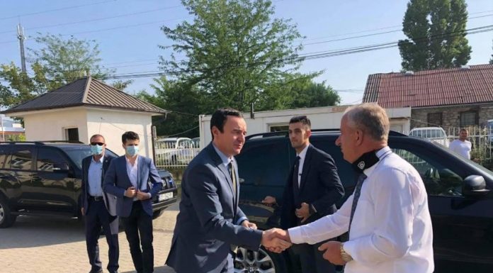 KRYEMINISTRI KURTI VIZITON SUHAREKËN PAS SHPËRTHIMIT TË ZJARREVE