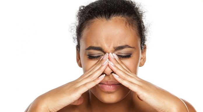 4 mjekime për dhimbje koke të shkaktuar nga sinusët