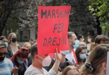 “Vrasja e grave të trajtohet me urgjencë”, qytetarë e aktivistë protestuan para Ministrisë së Drejtësisë