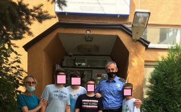 Gjest i mirë i katër të rinjve, kuletën e gjetur e dorëzojnë në polici