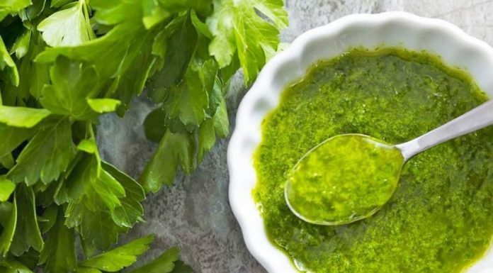 Trajtimi bimor me majdanoz për lëkurë të butë e të shëndetshme