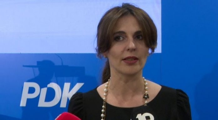 Ish-ambasadorja e Kosovës në Shtetet e Bashkuara, Vlora Çitaku, është rikthyer zyrtarisht në PDK.