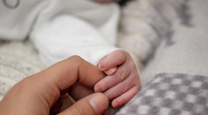 NDAHEN SHTATË MILIONË EURO PËR LEHONAT DHE SHTESAT E FËMIJËVE