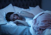 Mungesa e të ushqyerit ndikon në cilësinë e gjumit