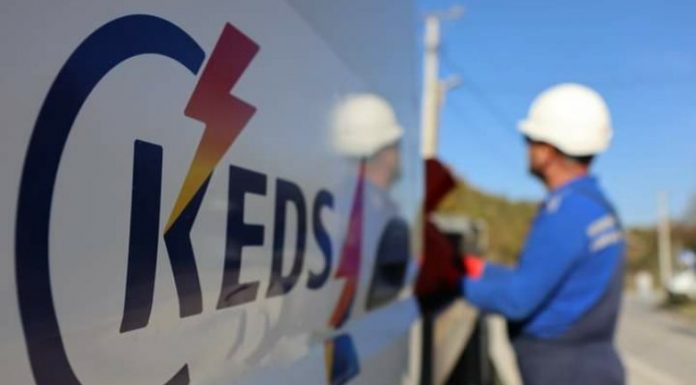 KEDS angazhon 400 punëtorë në terren pas stuhisë së erës që kaploi vendin